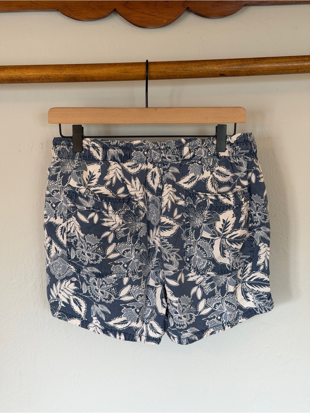 American Eagle Outfitters Navy and White Floral Shorts